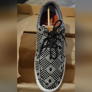 Twisted X Kicks Sneaker Shoes Lace Up Slip On Black White Geometric Print